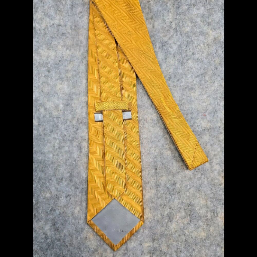 Hickey Freeman 100% Italian Silk Gold Tie Made In USA Herringbone Classic Luxury - Picture 3 of 8